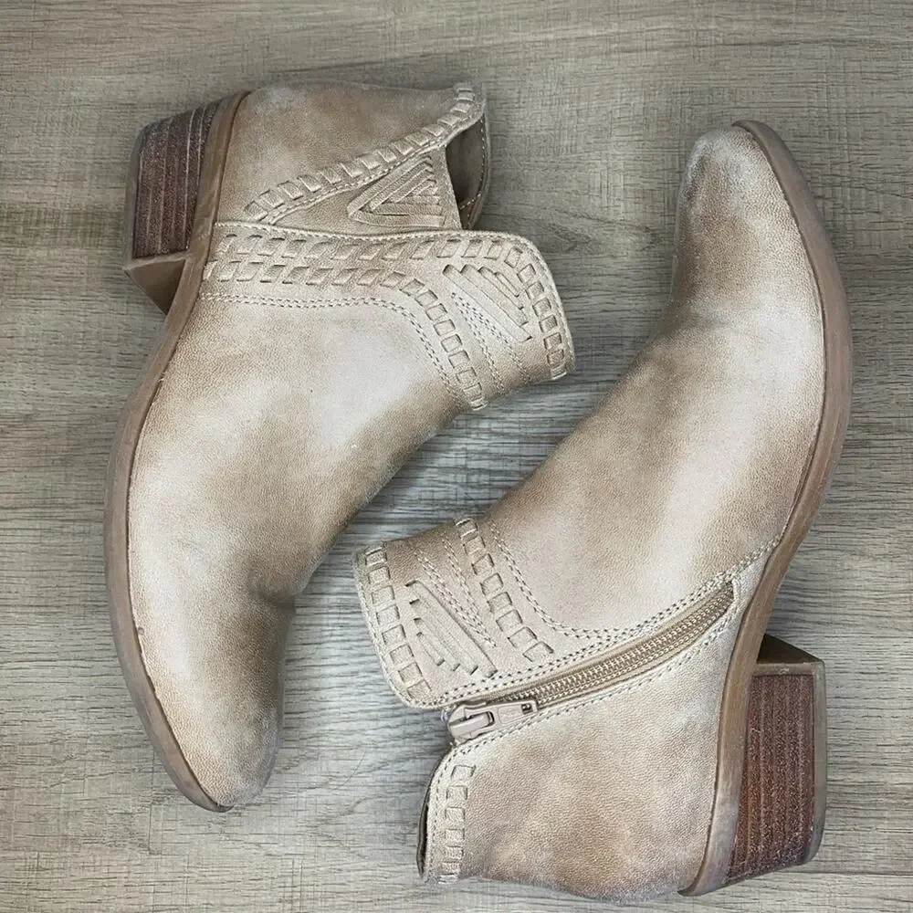 BareTraps Gerty Tan Suede Brown Zip Ankle Booties Low Heel Shoes Women’s 7.5